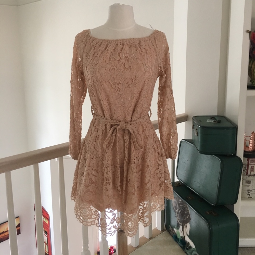 Shelia lace dress